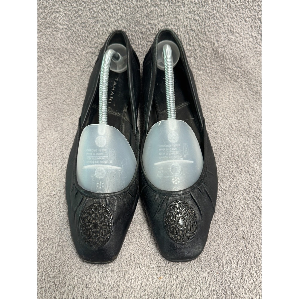 Tahari Chevonne Women's Black Leather Ballet Flats 10M Slip-On Square Toe Medall